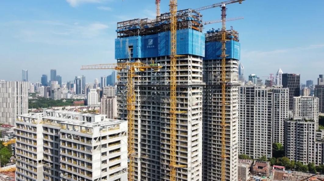 總用鋼量2萬余噸，上海首個鋼結構超高層住宅項目封頂！